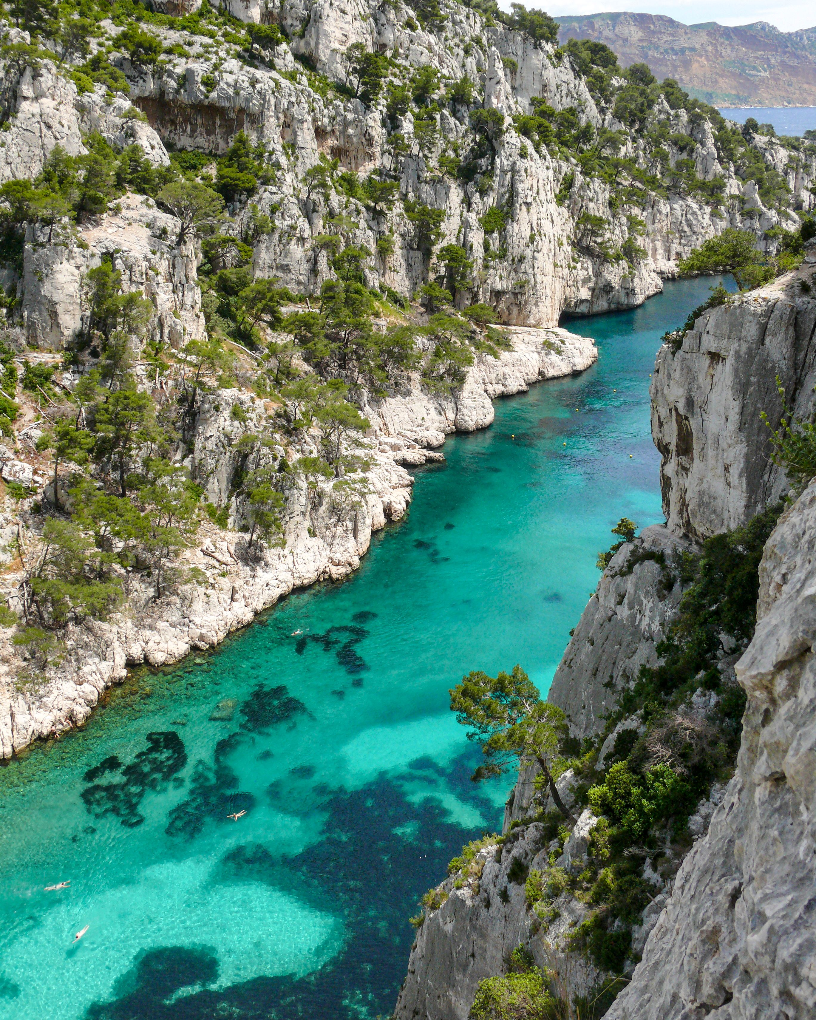 Picturesque Cliffs and Turquoise Waters in Calanques, Marseille · Free ...