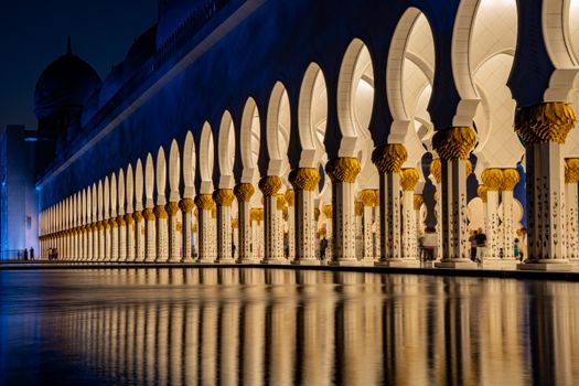Sheikh Zayed Grand Mosque at dawn — Abu Dhabi