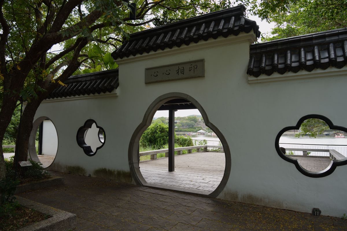 Start at the East Gate (Yingxi Gate)