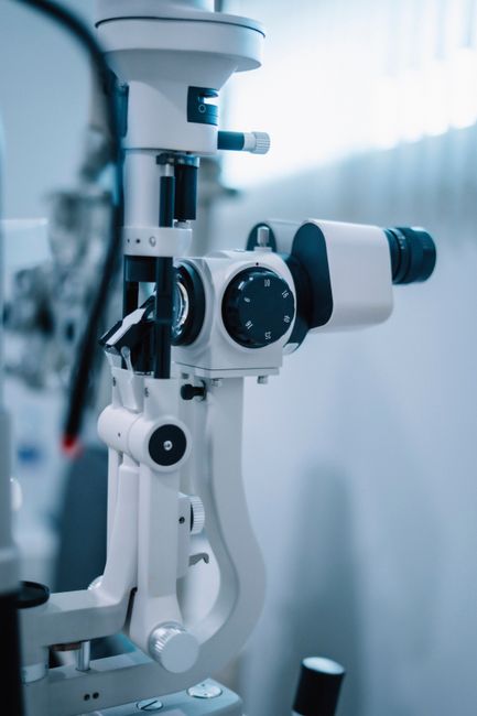 slit lamp eye exam doctor