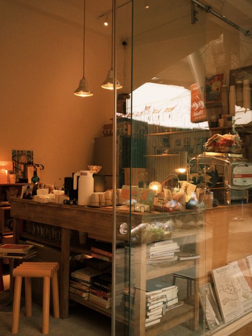 Free Warm and cozy cafe interior with rustic decor and ambient lighting. Stock Photo