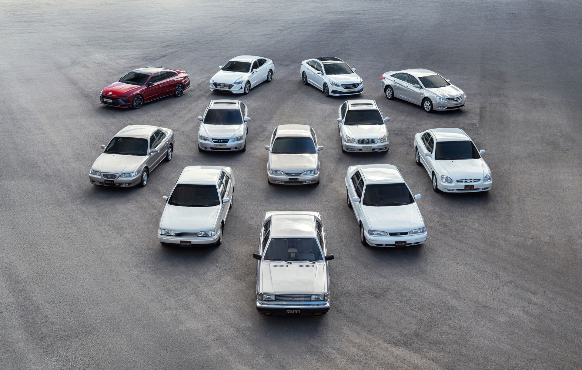 A single lineup that reveals the Hyundai Sonata’s full design evolution at a glance.