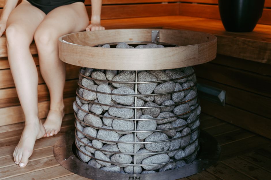 Sauna temperature per menstrual cycle phase shifts with the body's monthly set point changes, calling for cooler and shorter rounds in the luteal week than in the follicular baseline.