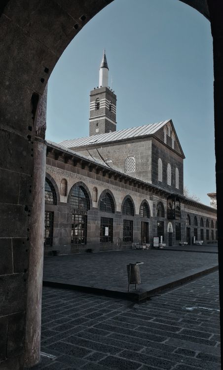Free Beautifully captured view of the Grand Mosque of Diyarbakır showcasing its historic architecture. Stock Photo