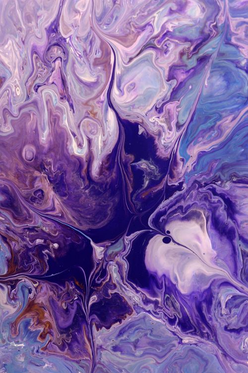 Free Dynamic purple fluid art with swirling patterns and bold, vivid colors creating a mesmerizing abstract design. Stock Photo