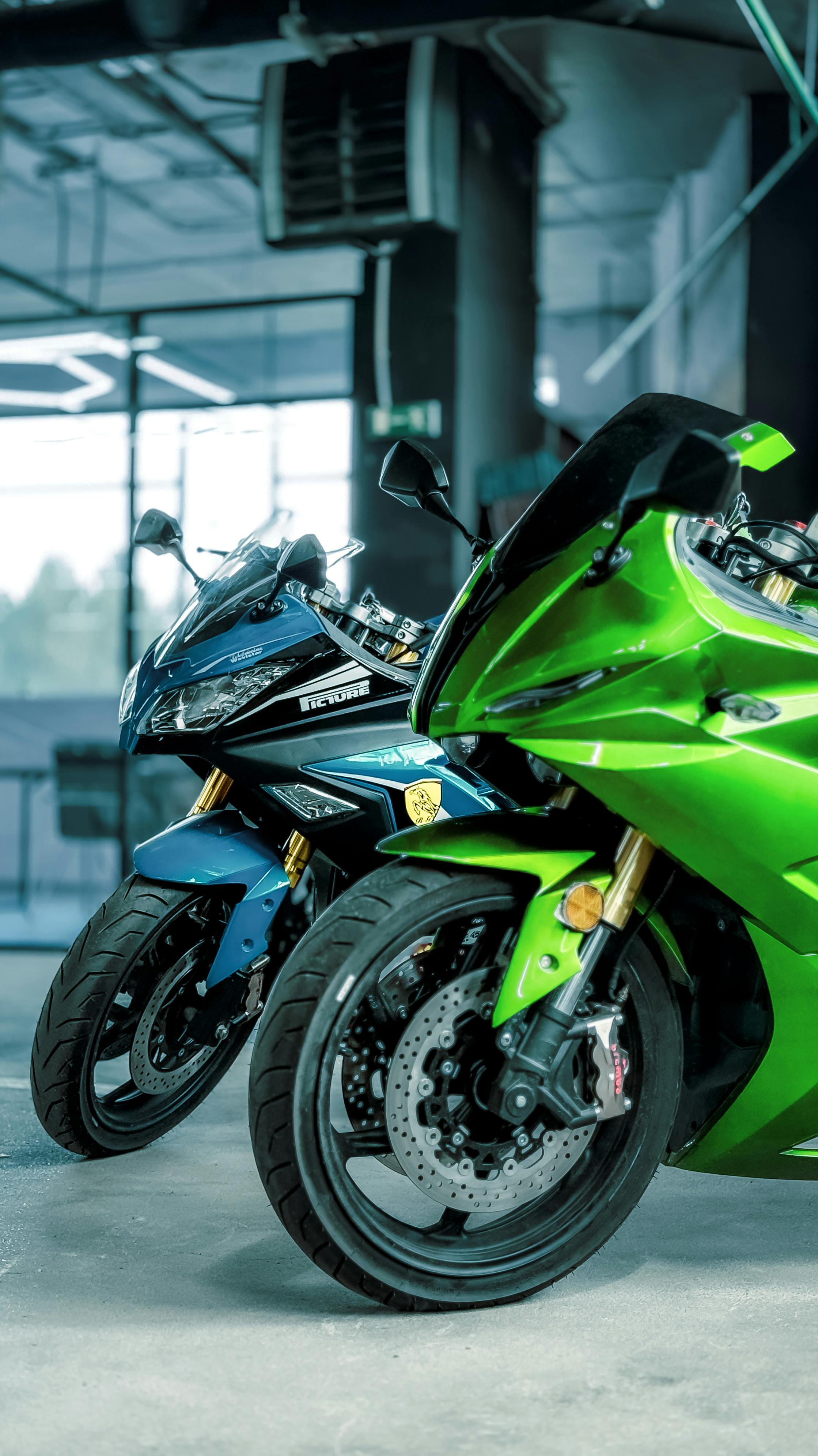 A Kawasaki Ninja ZX-12R · Free Stock Photo