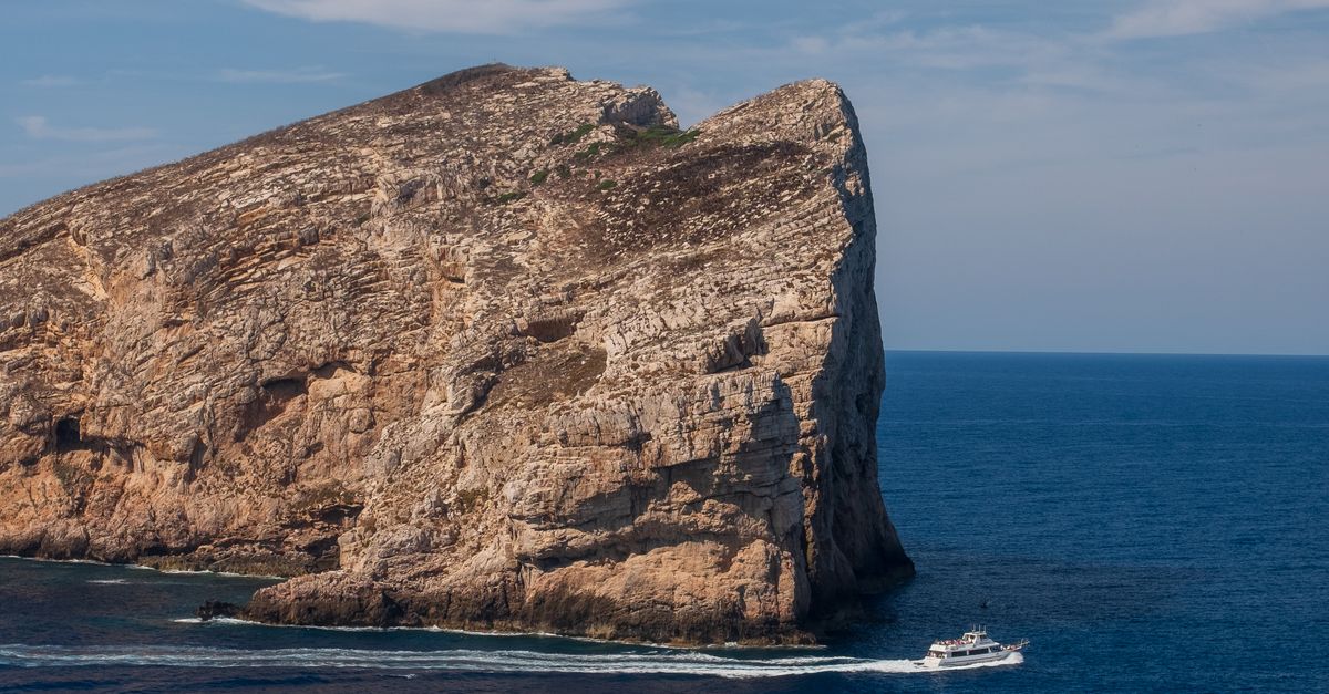 Mediterrenan Rocks Majestic Rock Formation in Mediterranean Sea · Free Stock Photo