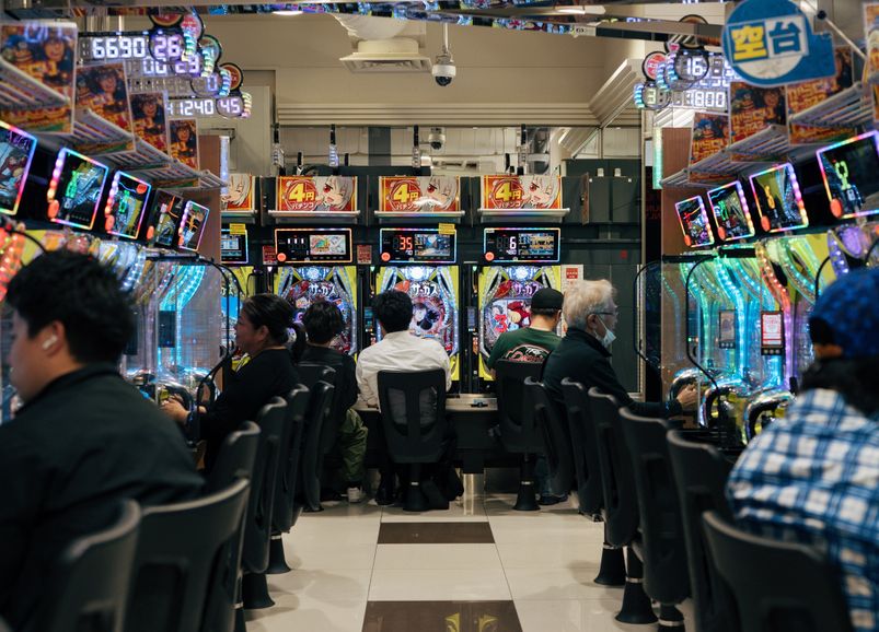 Online Casino: Spielautomaten und Live-Spiele im Überblick