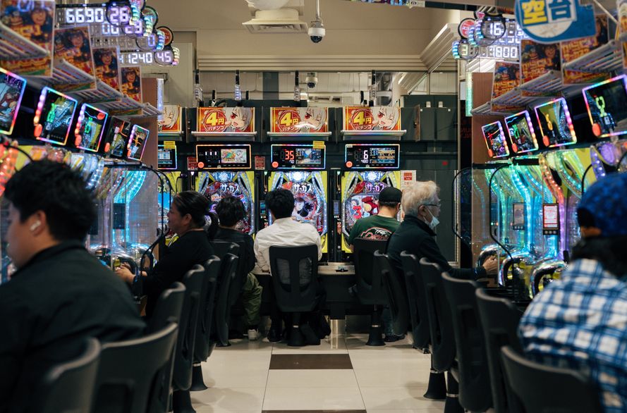 Online Casino: Spielautomaten und Live-Spiele im Überblick