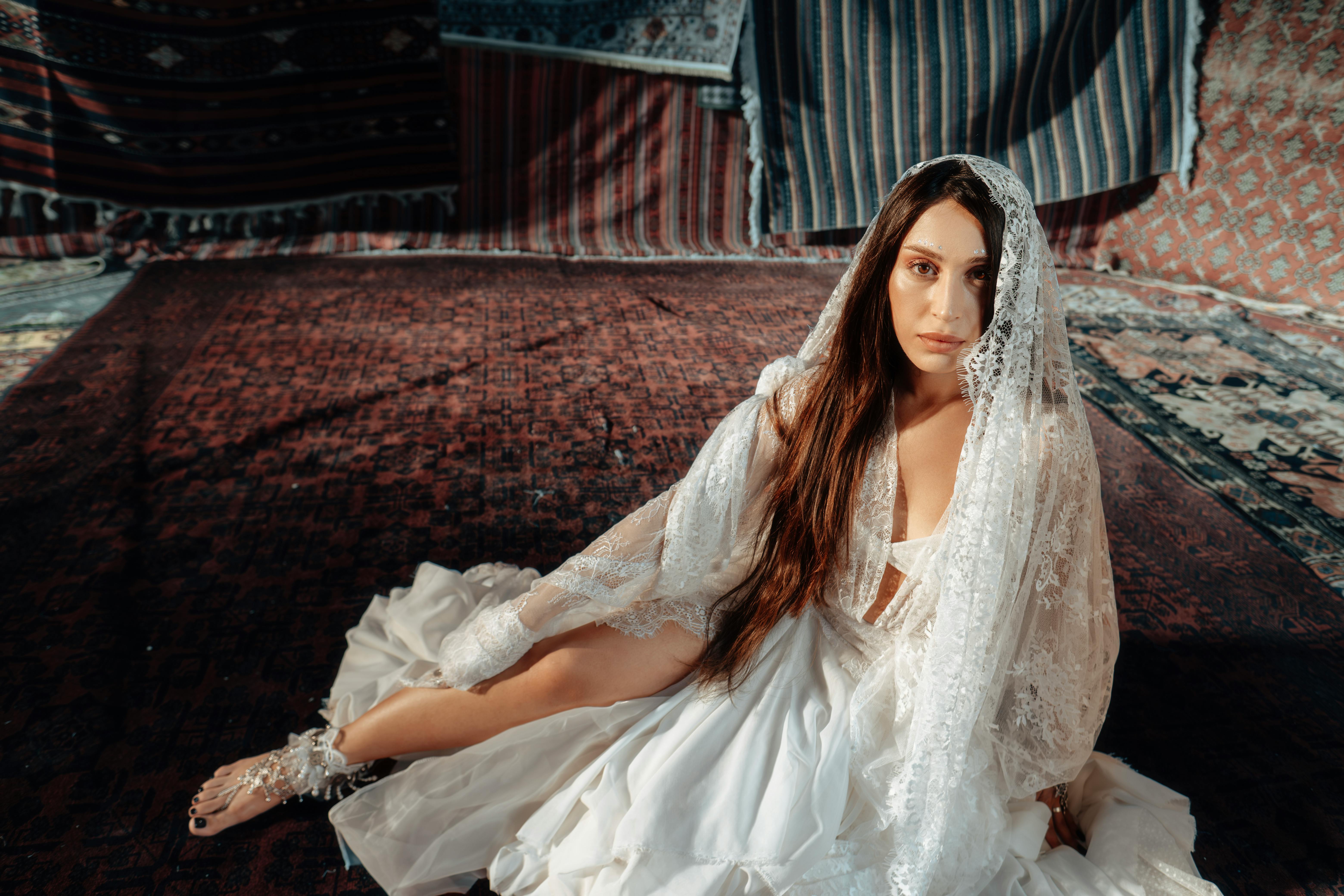 艾瑪華森遭JK羅琳批虛偽，外媒揭露牛津奢華生活真相