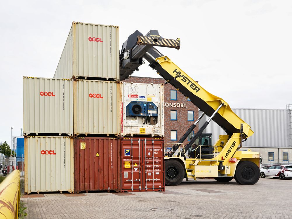 Container Restucker Container Stacker Operating in Hamburg Port · Free Stock Photo