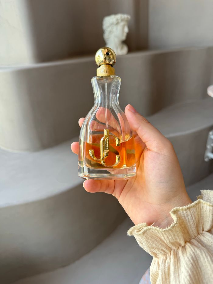 Elegant perfume bottle as a VIP corporate gift