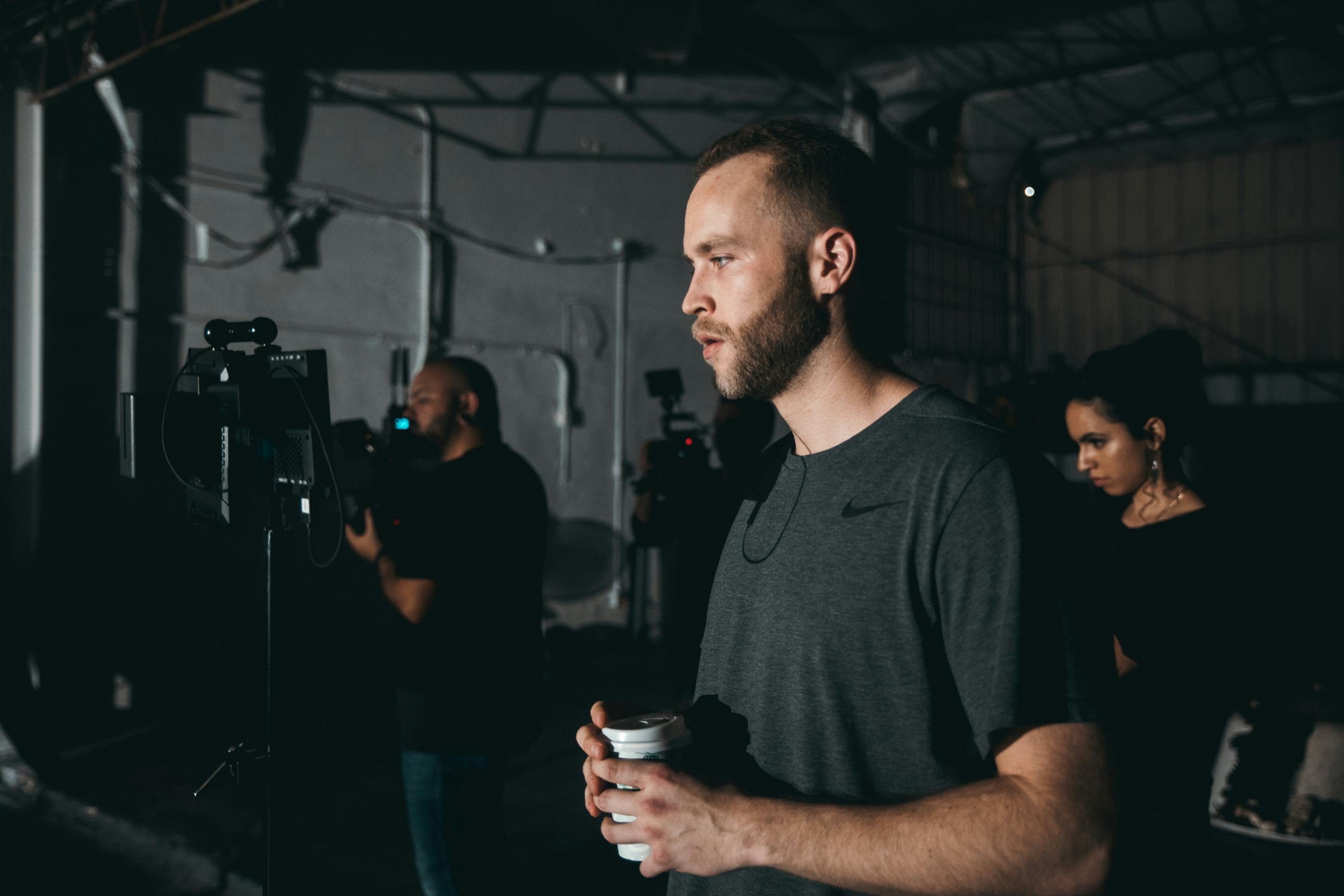 photo of man wearing grey shirt