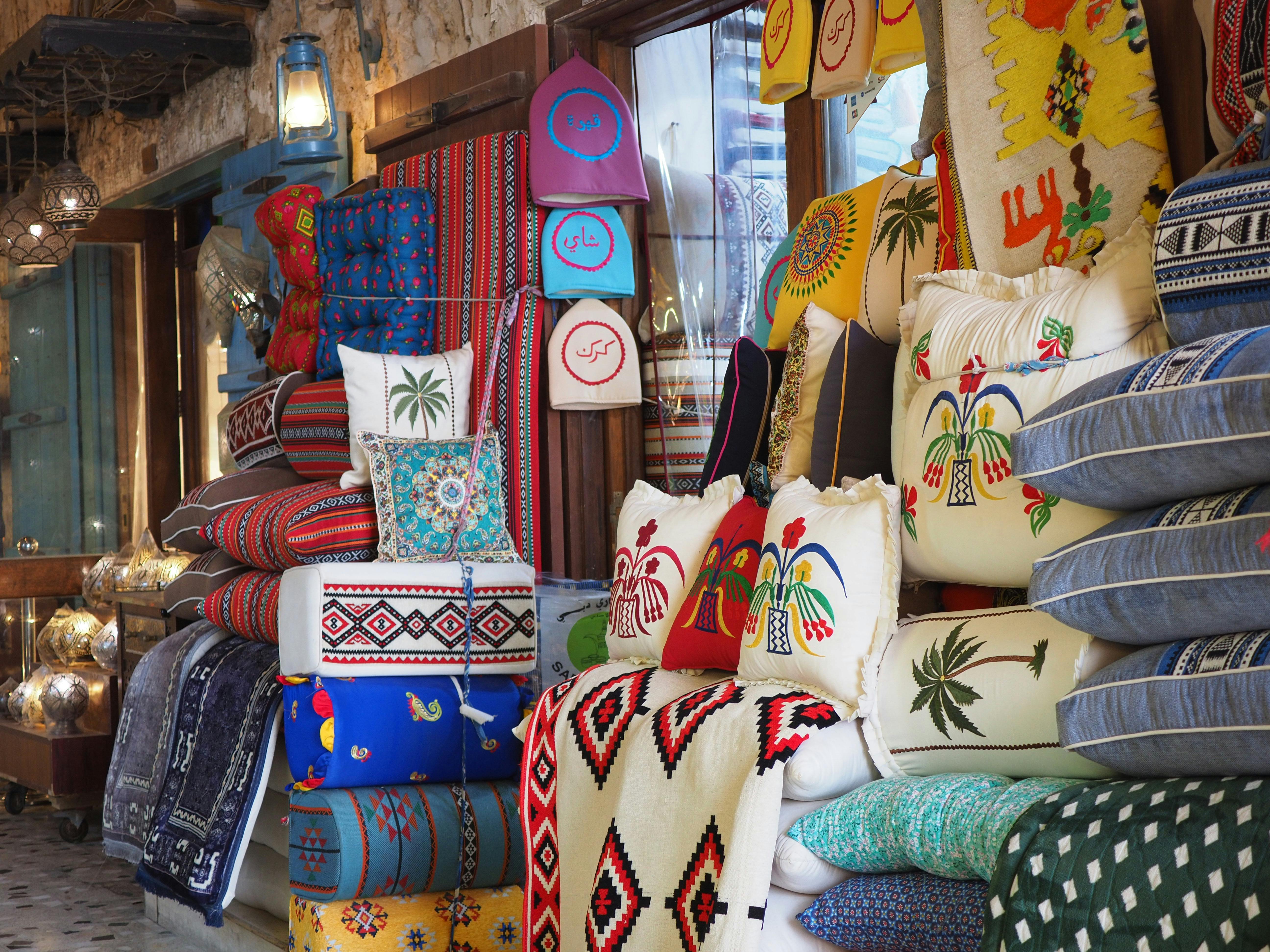 O papel do comércio na preservação de identidades culturais