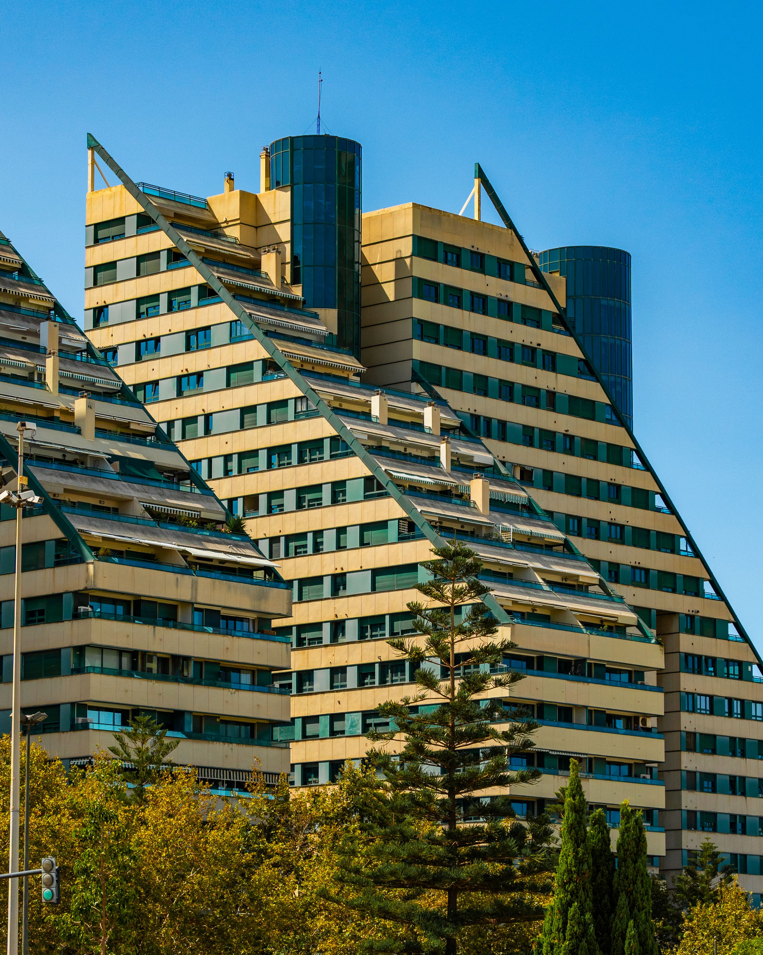 Fotografía De Edificios De Arquitectura Moderna En Valencia, España ...