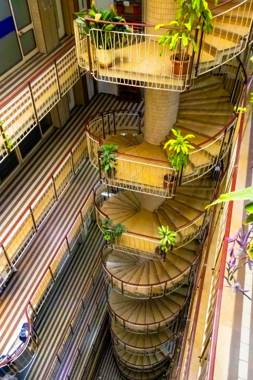 Free A vibrant interior view of a spiral staircase with plants in Istanbul, Türkiye. Stock Photo