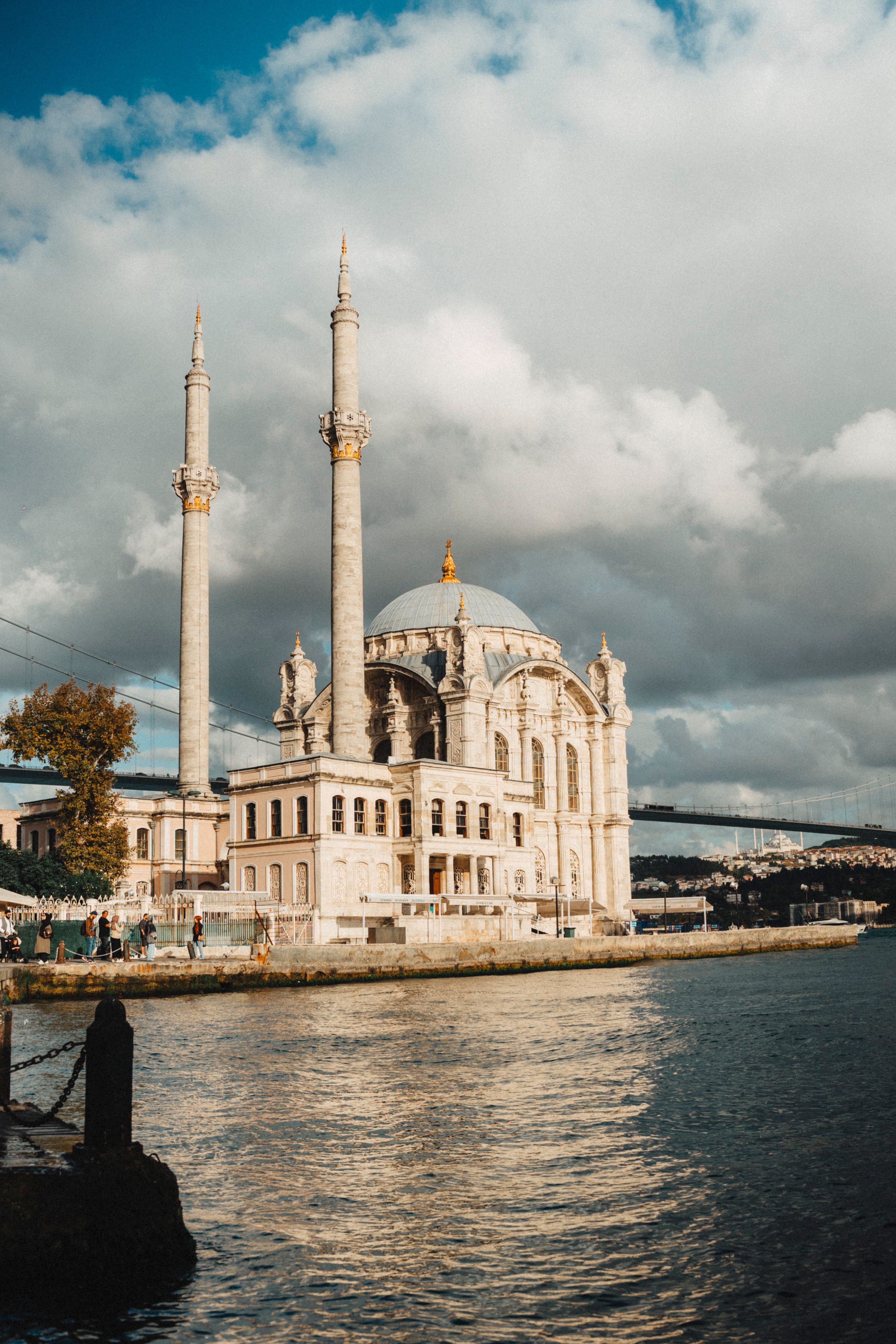 majestic-view-of-ortak-y-mosque-by-bosphorus-free-stock-photo