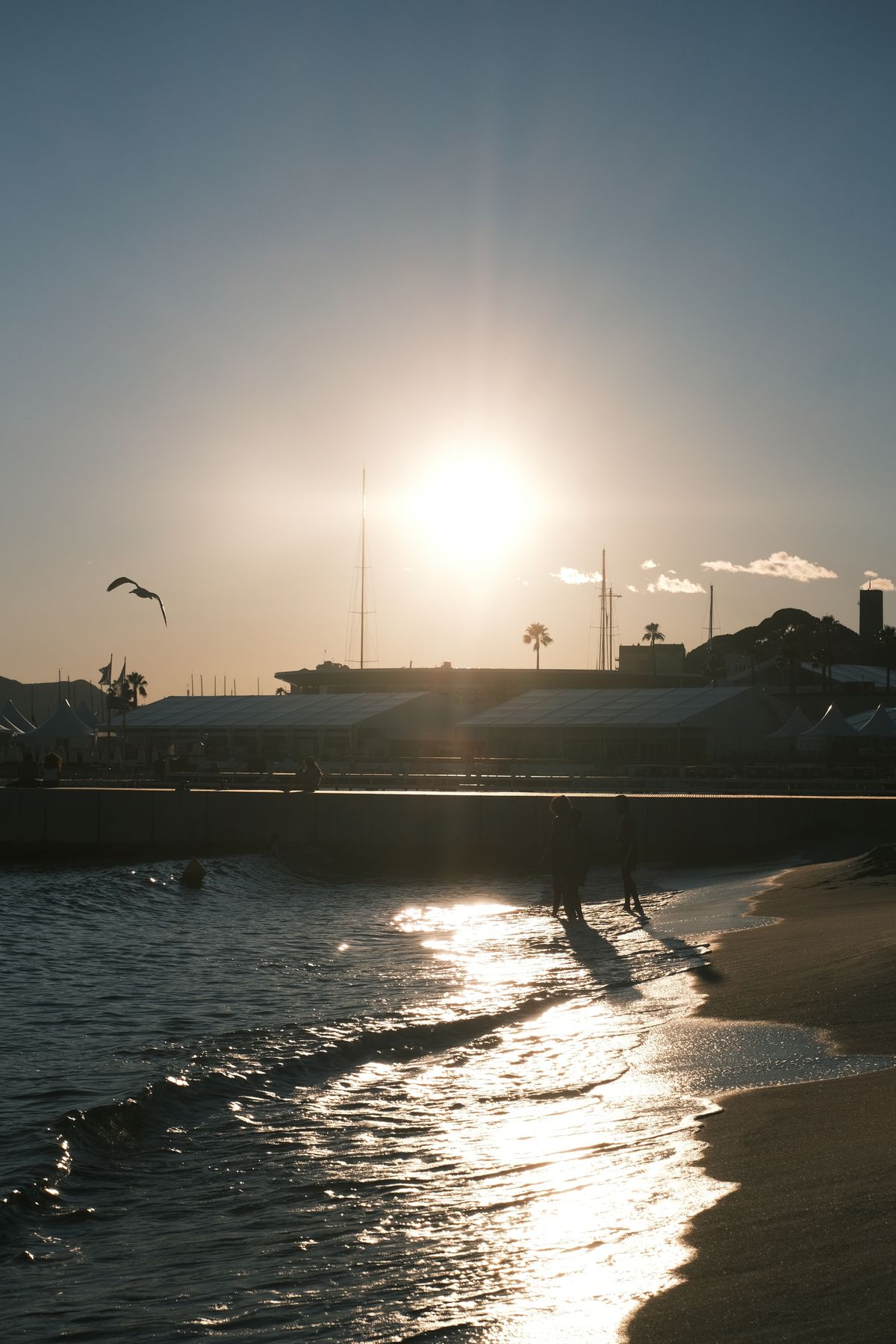 Plage de Cannes au coucher du soleil