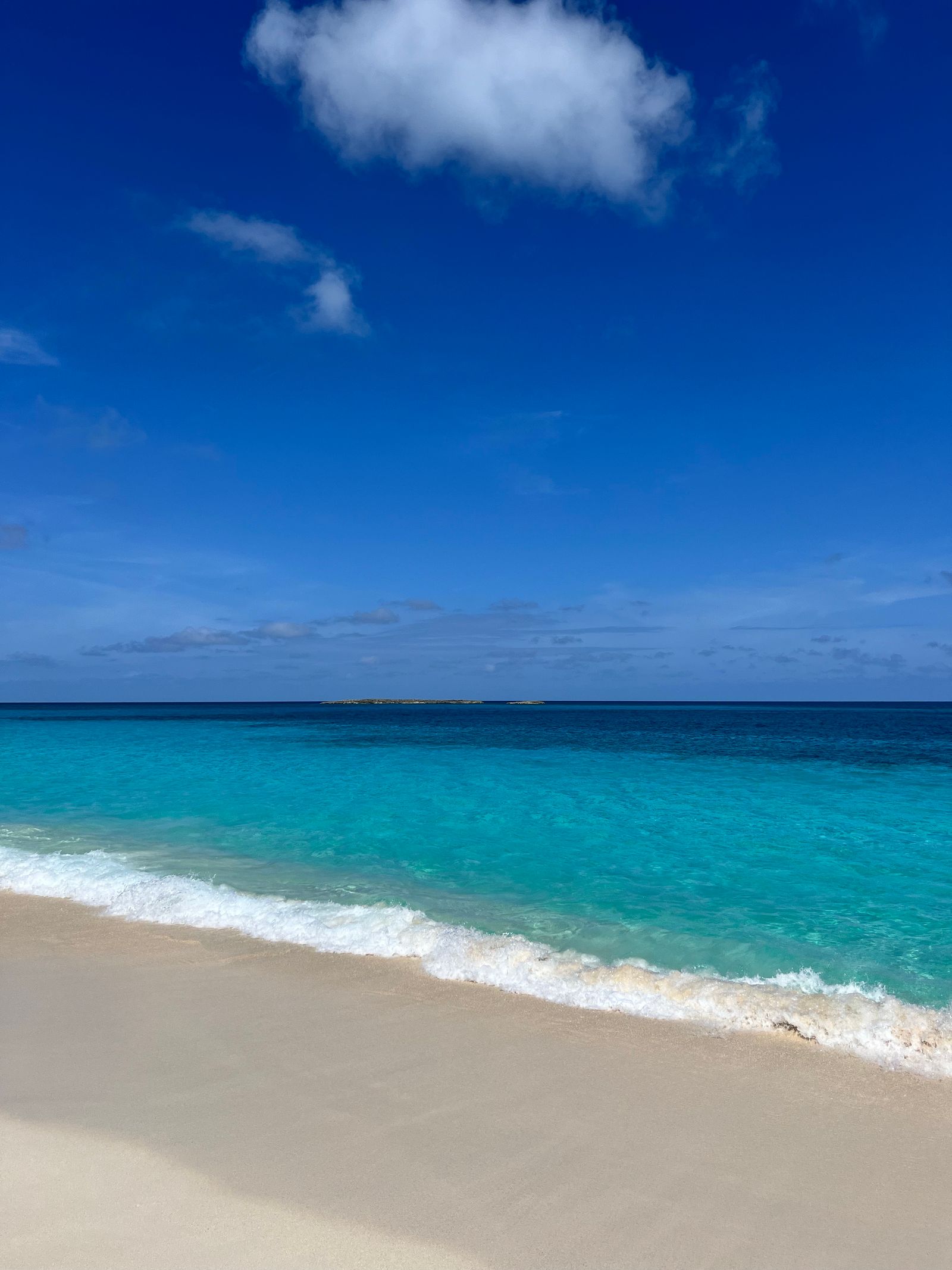 Quiet beach in Nassau Bahamas