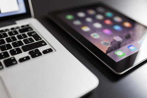 Gratis stockfoto met apple laptop, apple tablet, bedrijf Stockfoto