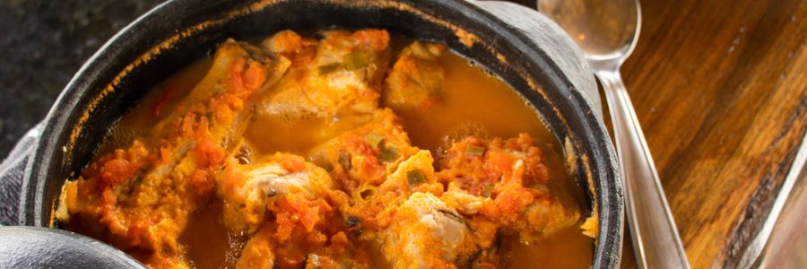 Foto de Moqueca baiana de peixe com arroz e pirão