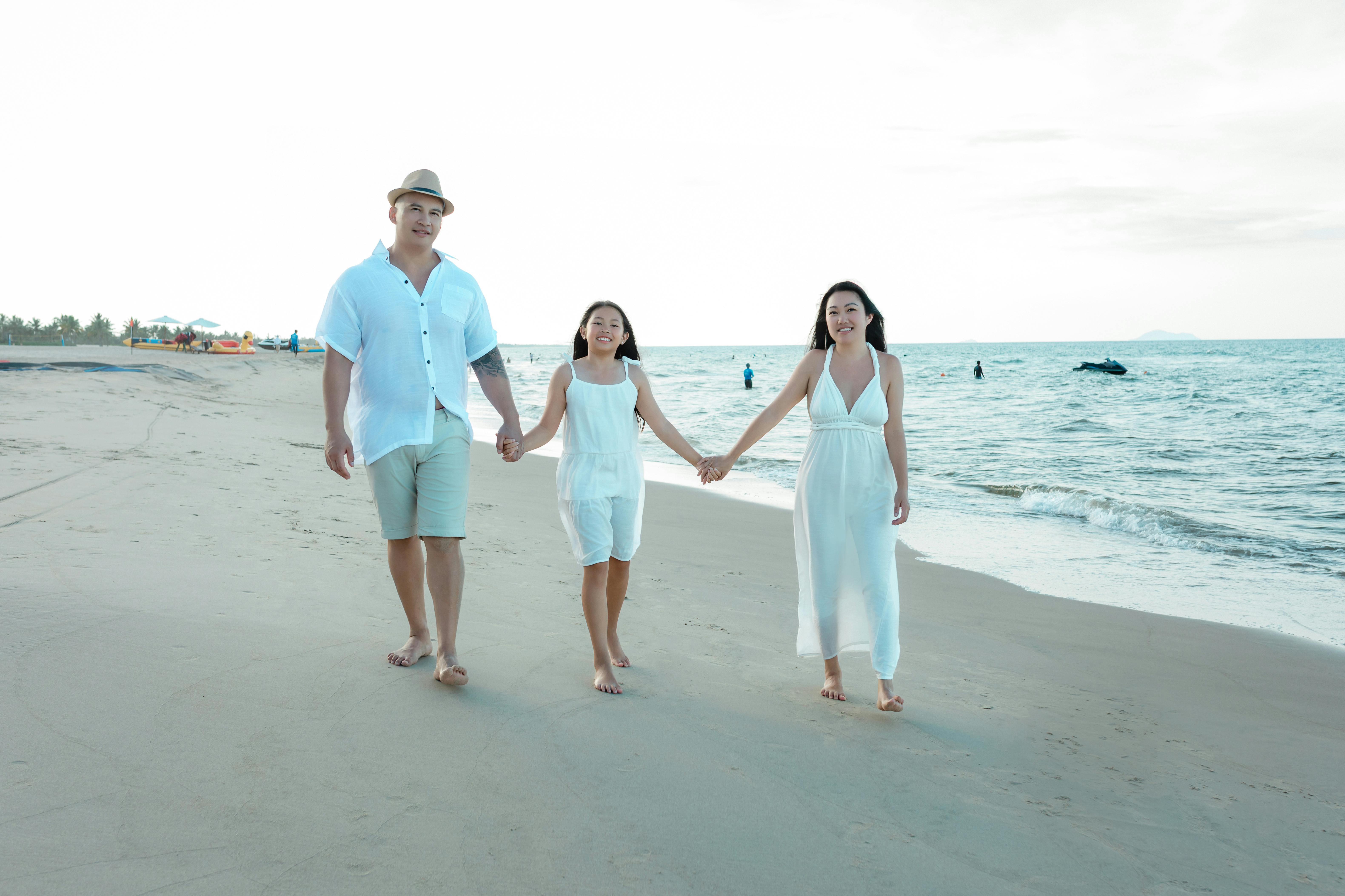 family travel, family traveller live, family travel insurance, family travel tips, family travel hacks, family travel tours, 