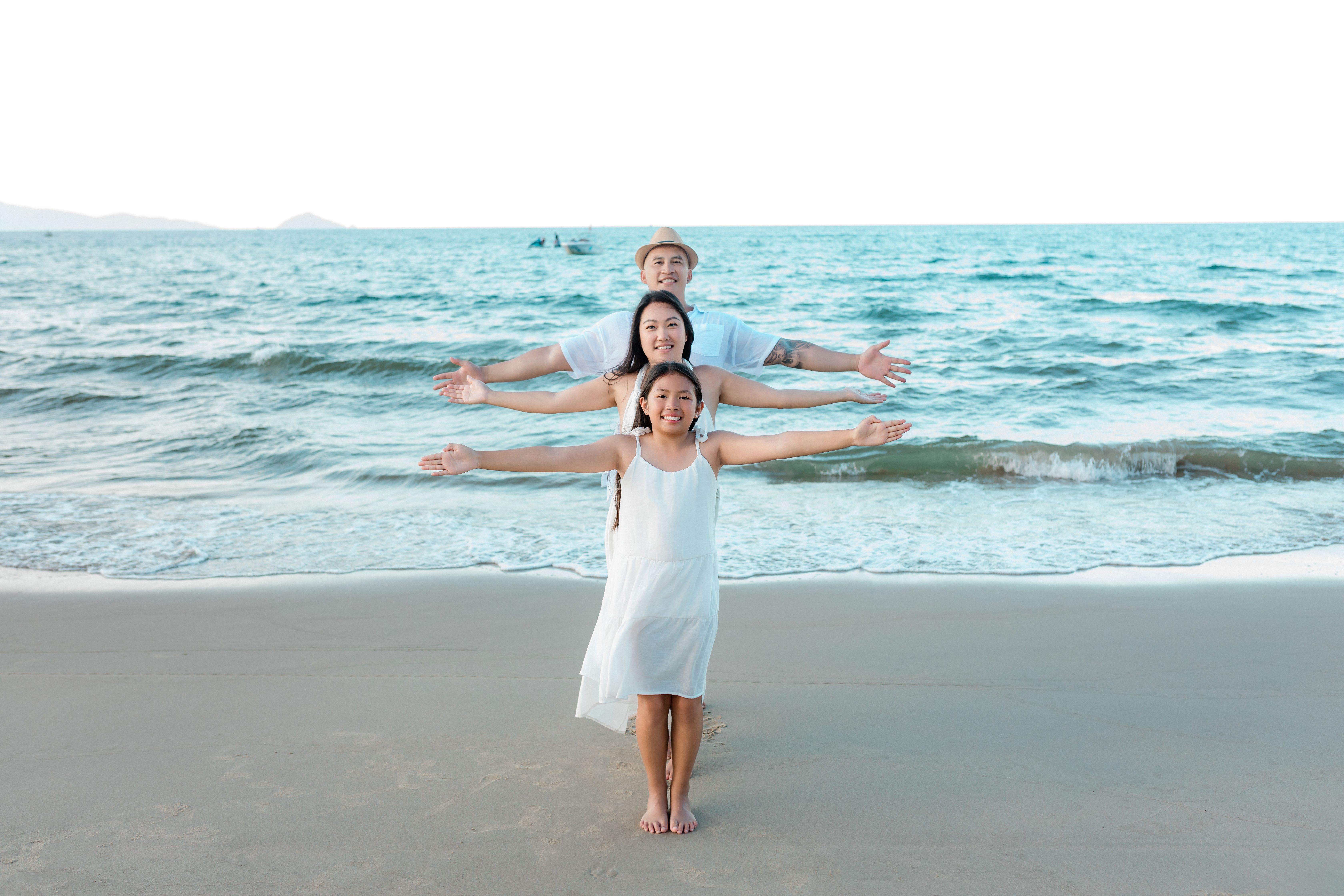 Family Beach Pose Ideas Photos, Download The BEST Free Family Beach Pose  Ideas Stock Photos & HD Images