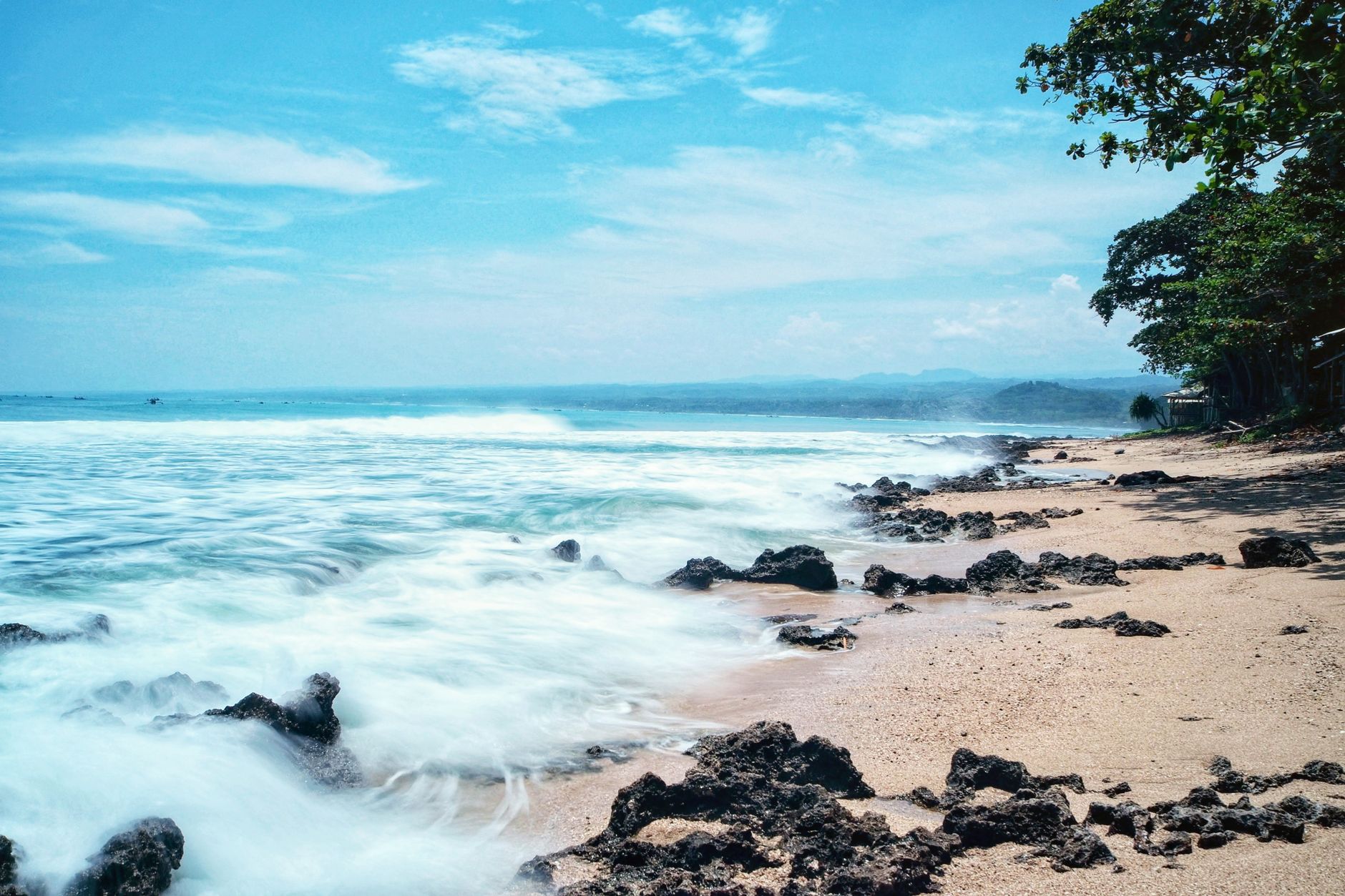 Pantai Watu Leter Malang: Surga Tersembunyi di Pesisir Selatan yang Wajib Dikunjungi