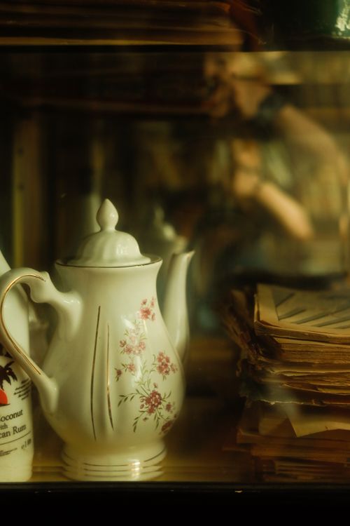 Free Charming vintage teapot with floral pattern placed in a nostalgic arrangement, perfect for classic decor themes. Stock Photo