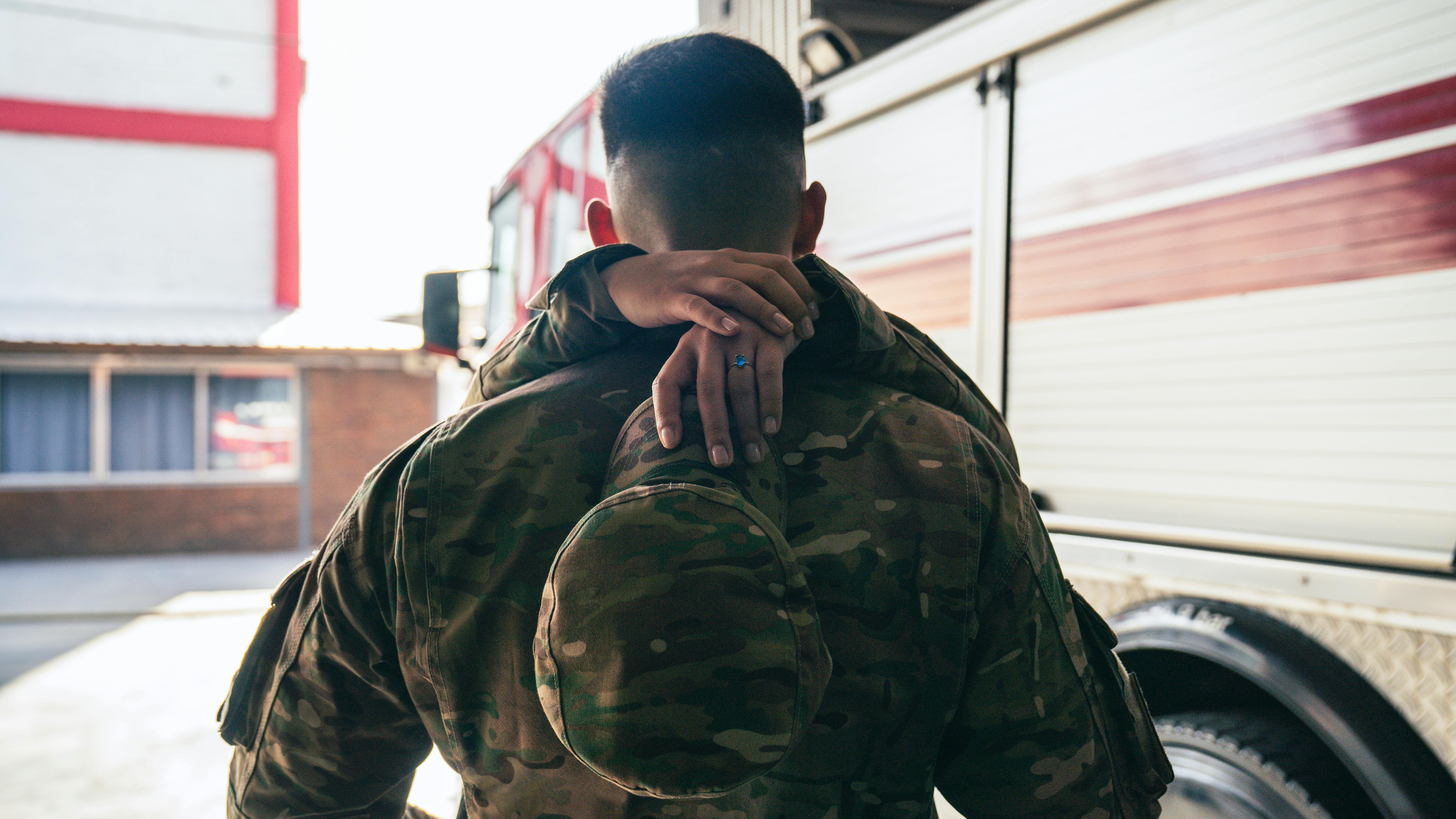 狗仔門爆政治人物遭跟拍 黃國昌恐觸國安紅線引關注