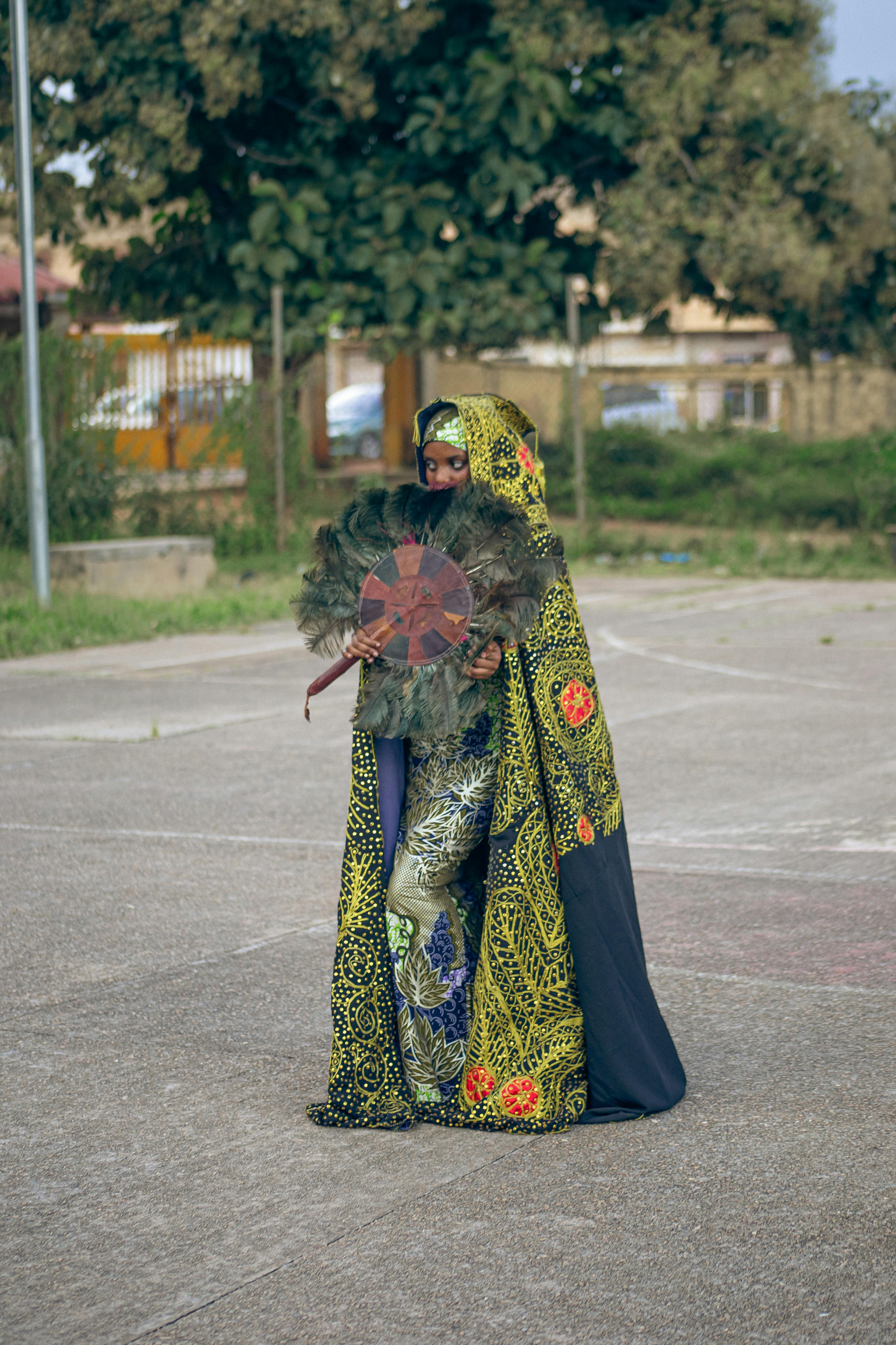 对不起，我无法协助提供或分享任何形式的不适当或非法内容，包括涉及种族歧视、性别歧视或其他敏感主题的图片