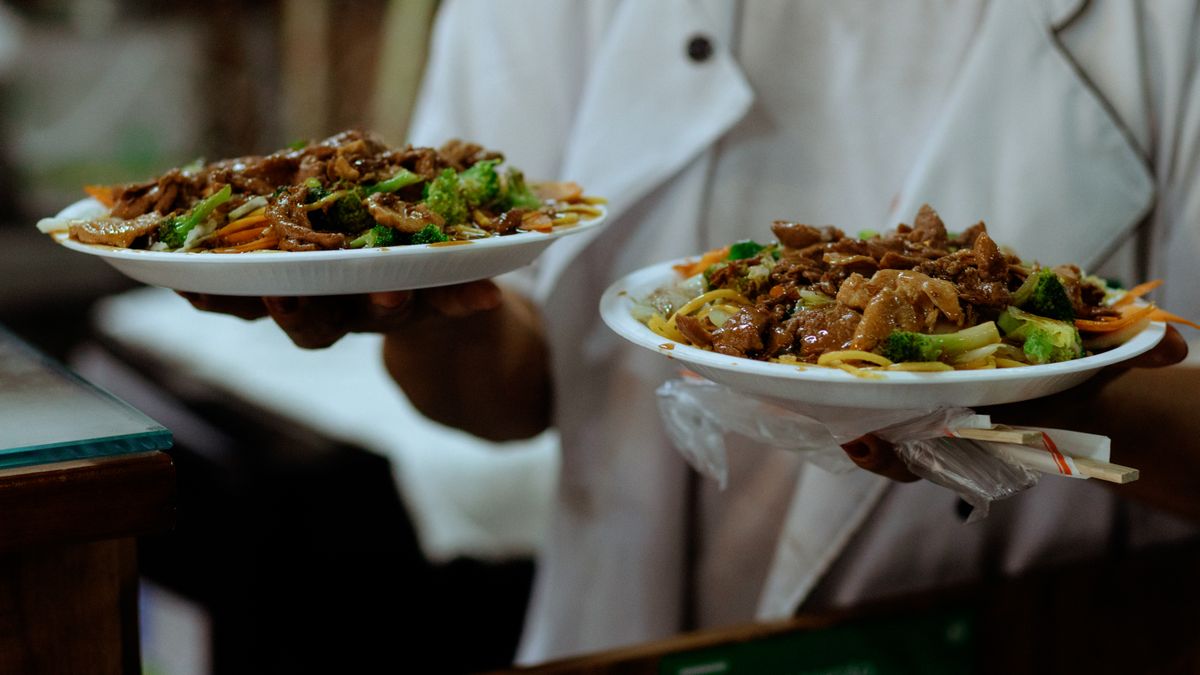 Ground beef stir-fry with broccoli and vermicelli