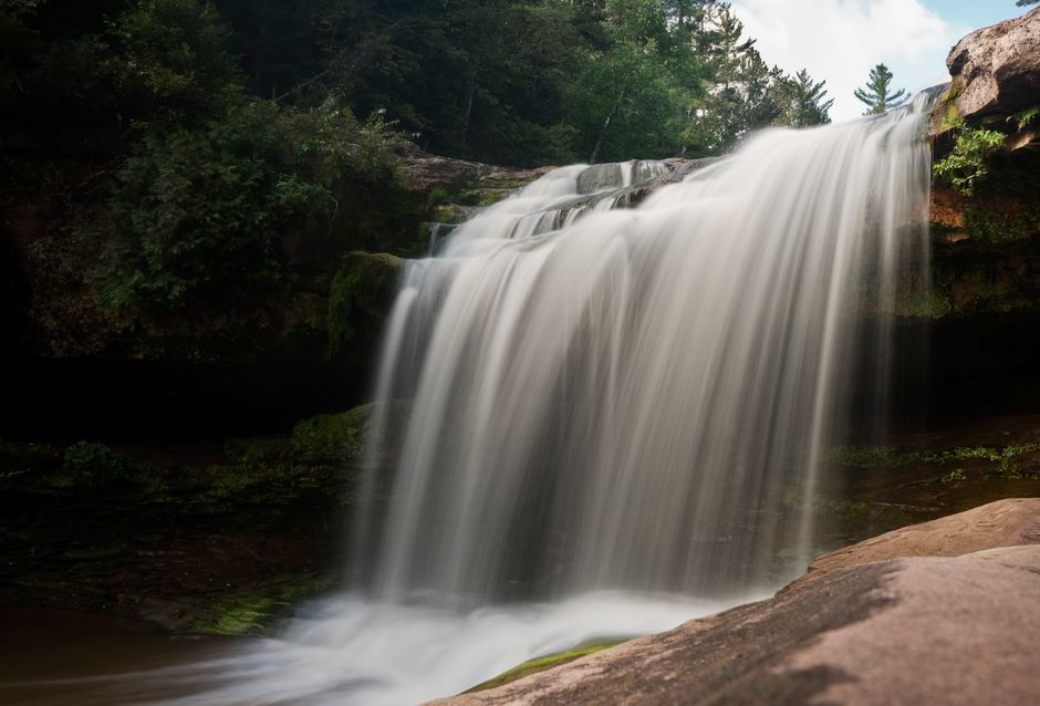 waterfall hike upper peninsula michigan