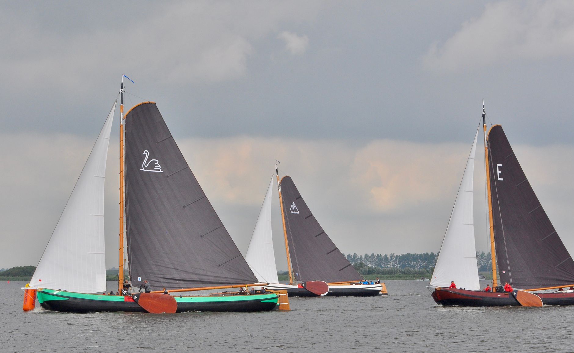 Renting a sailboat with skipper for a weekend on the Frisian lakes