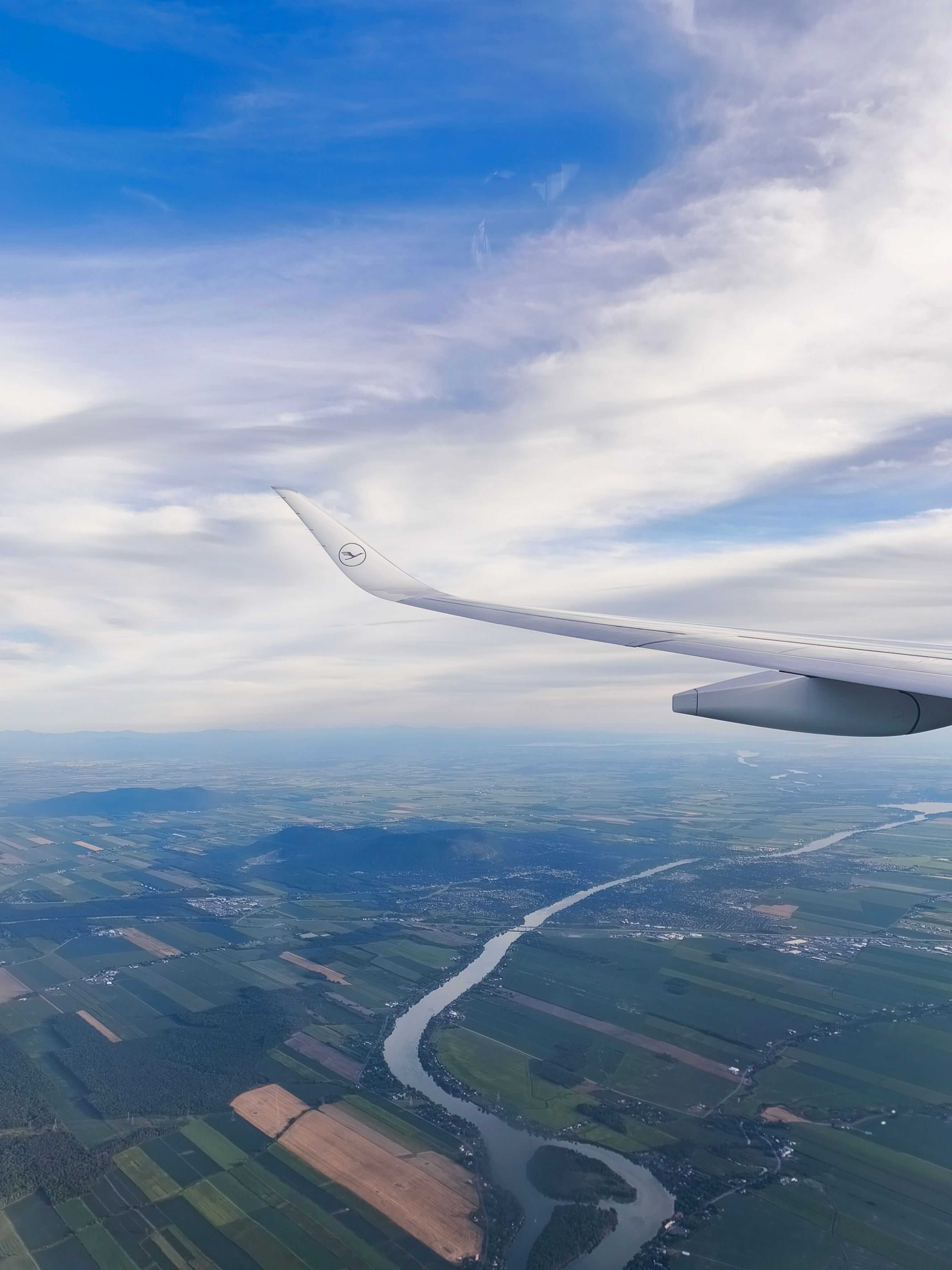 Gratuit Fotografie aeriană a terenurilor agricole și a râului văzute dintr-un avion în lumina zilei. Fotografie de stoc