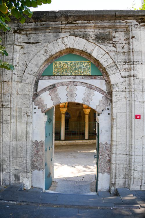 Free A detailed view of a traditional stone archway in İstanbul featuring intricate calligraphy. Stock Photo