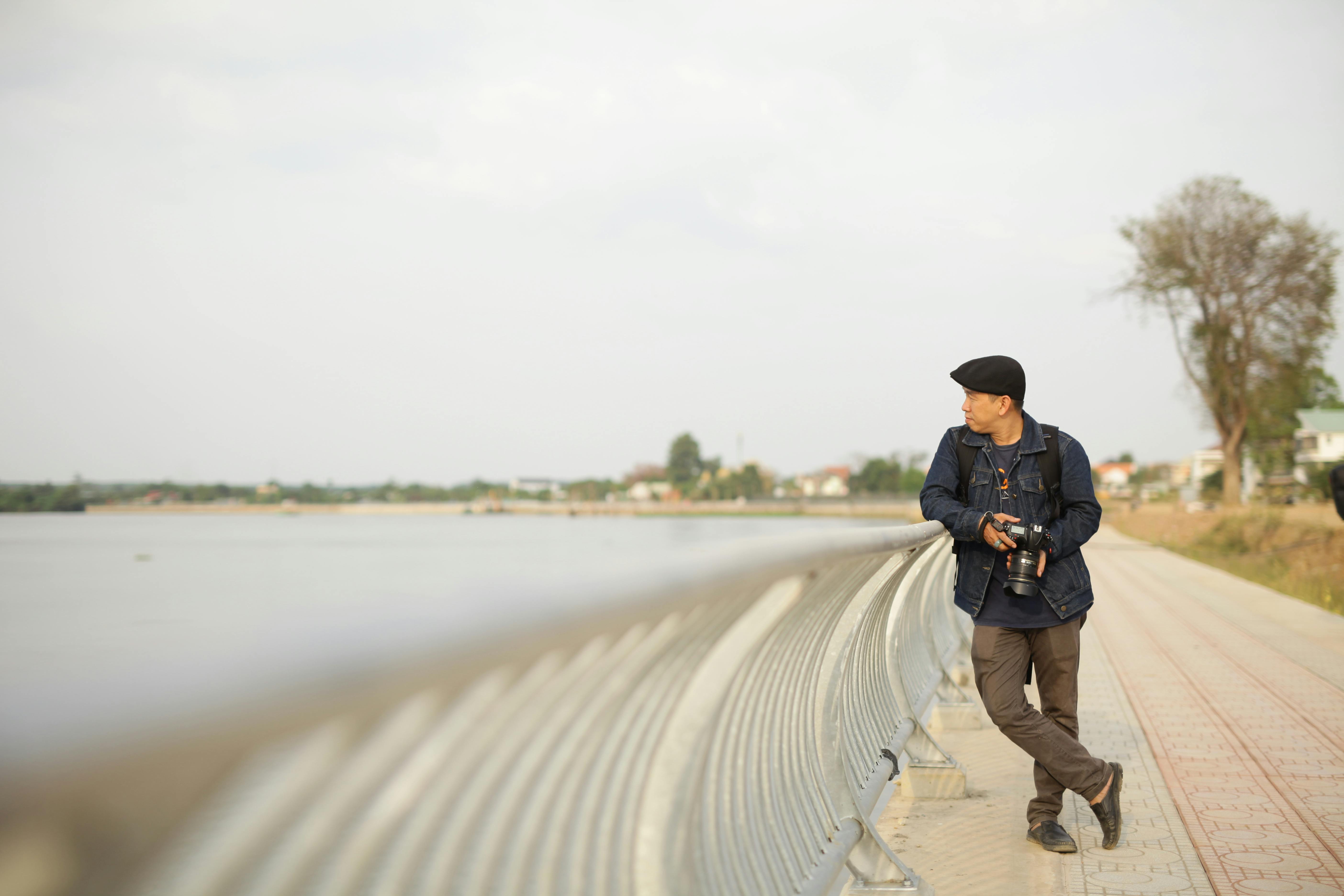 Looking To Start a Side Hustle in 2026? Here’s Your Reading List — Photo by Sóc Năng Động on Pexels