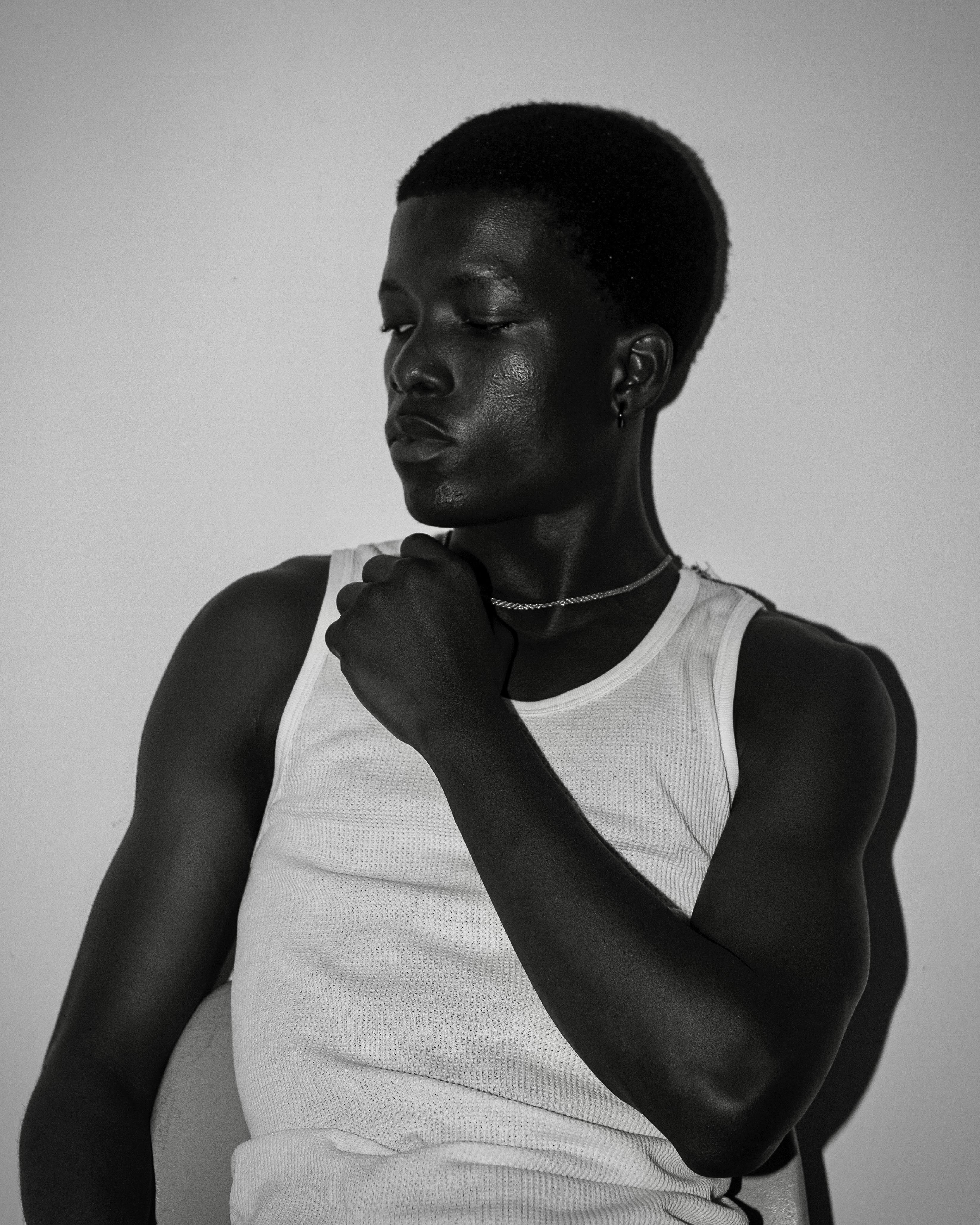 100 000+ Nude Muscle Gay Black Man banque d’images et photos libres de droit · Téléchargement