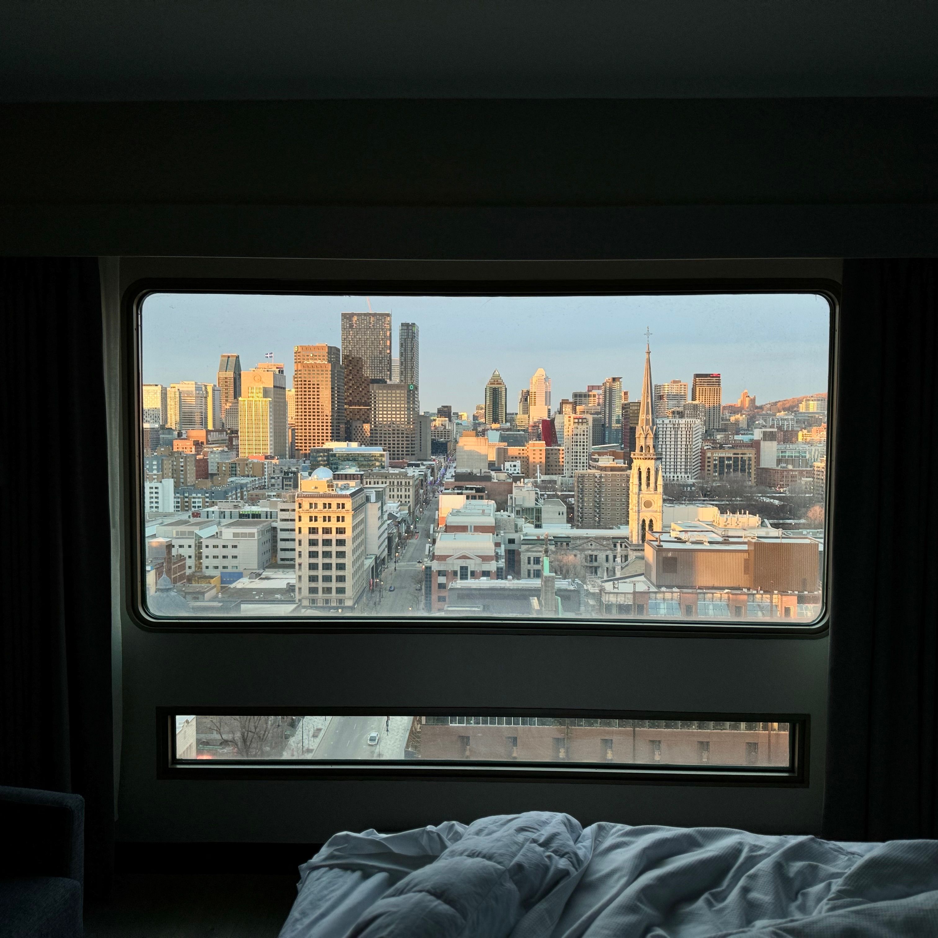 Stravely Seoul hotel room