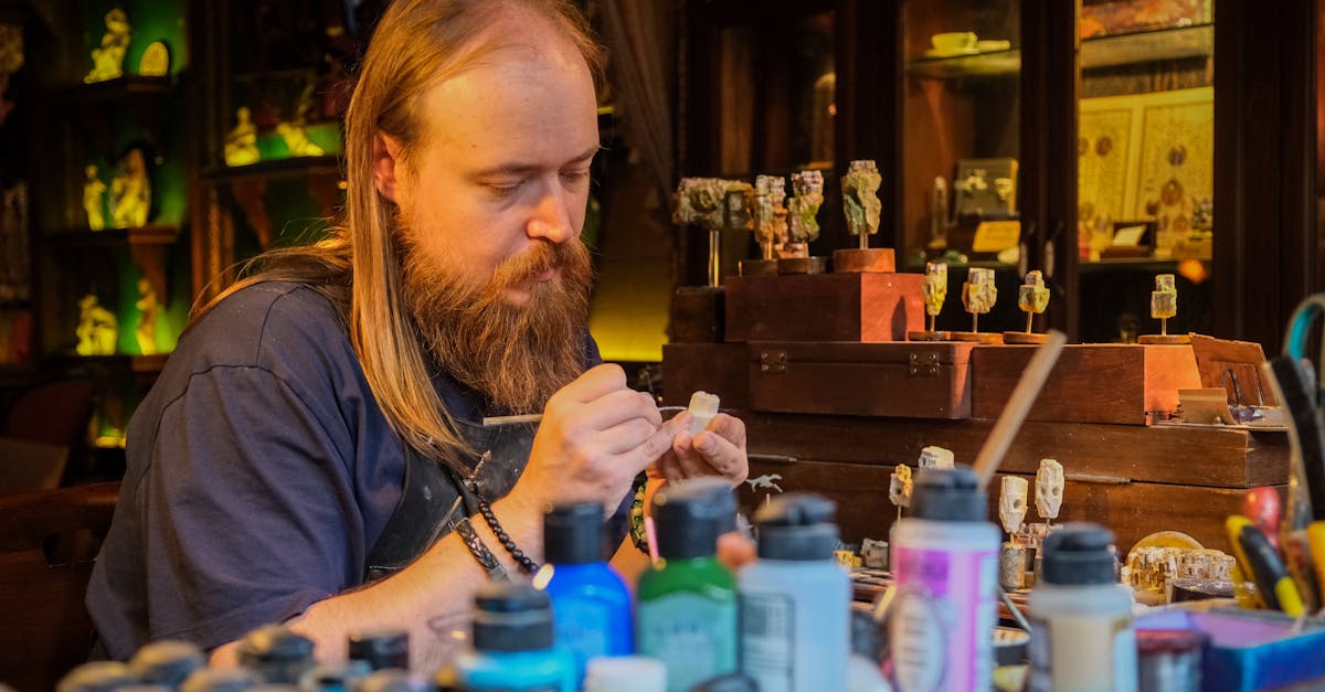 國際畫家陳明順捐「花蓮日出」畫作義賣 助光復賑災