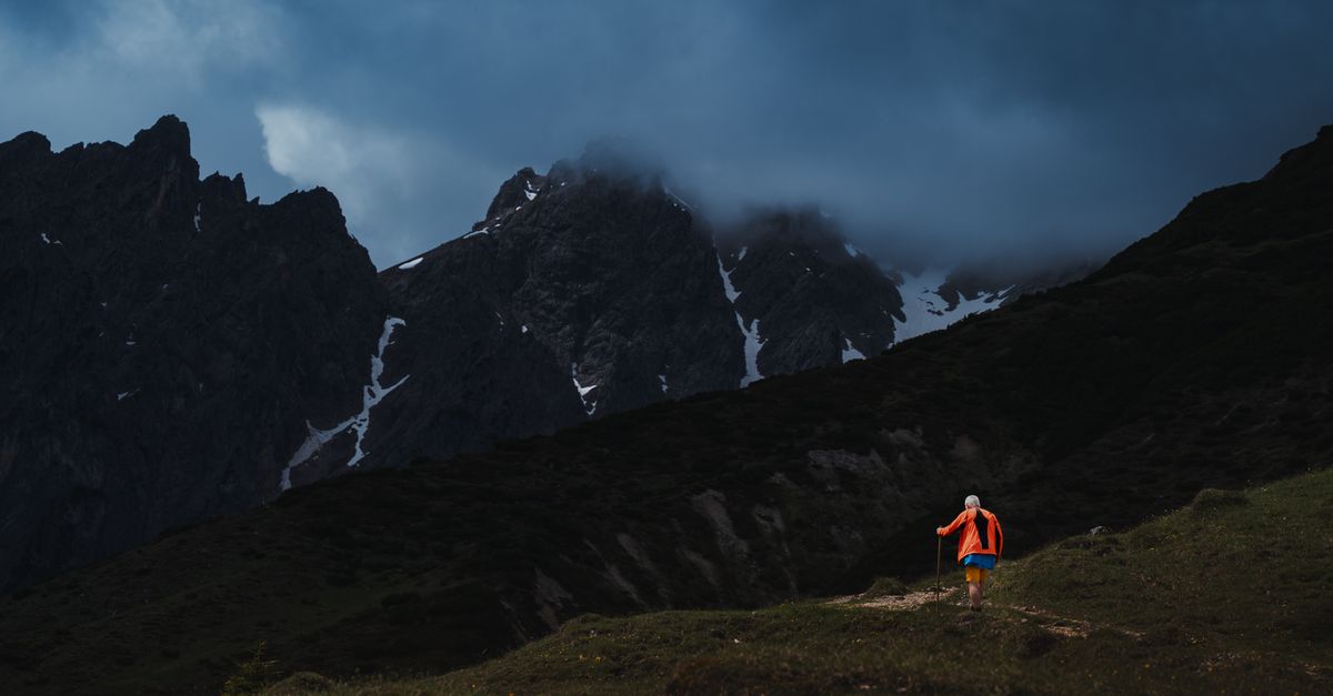 Amputee runner Julien Veysseyre becomes first to finish UTMB