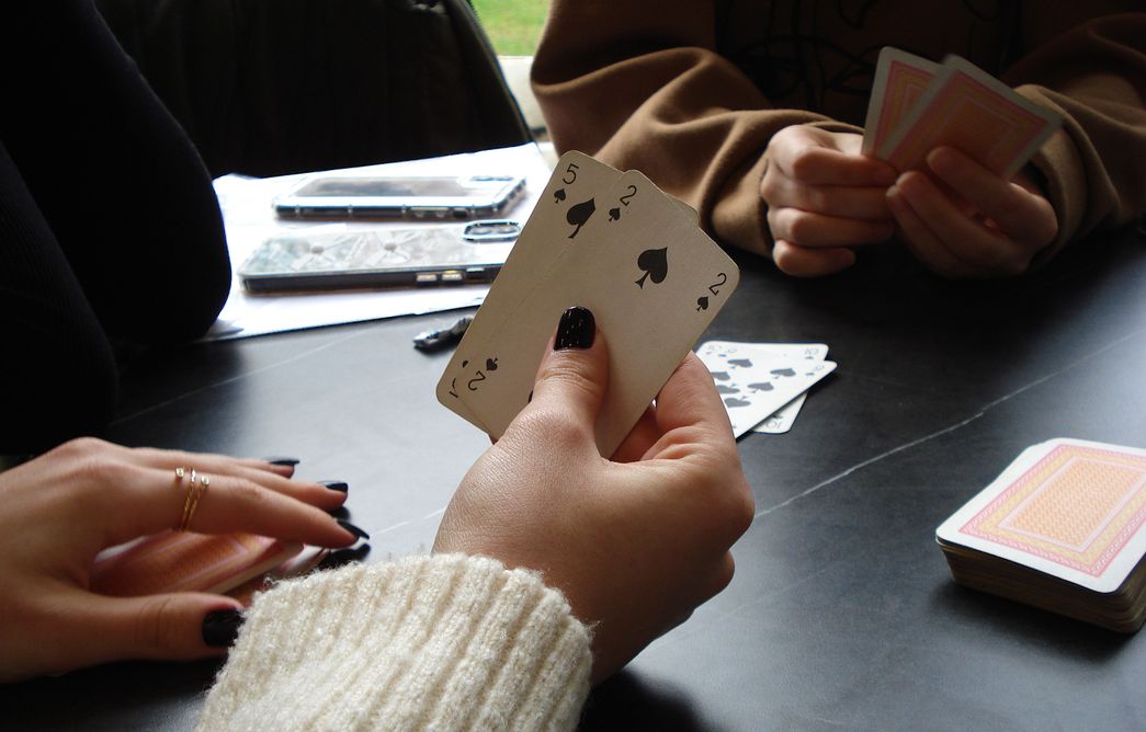 Online Casino: Spielautomaten und Live-Spiele im Überblick