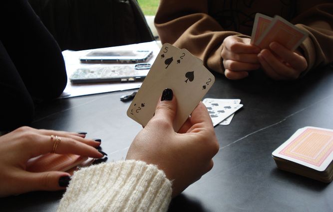 Online Casino: Spielautomaten und Live-Spiele im Überblick