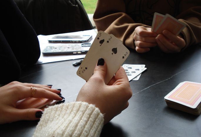 Online Casino: Spielautomaten und Live-Spiele im Überblick