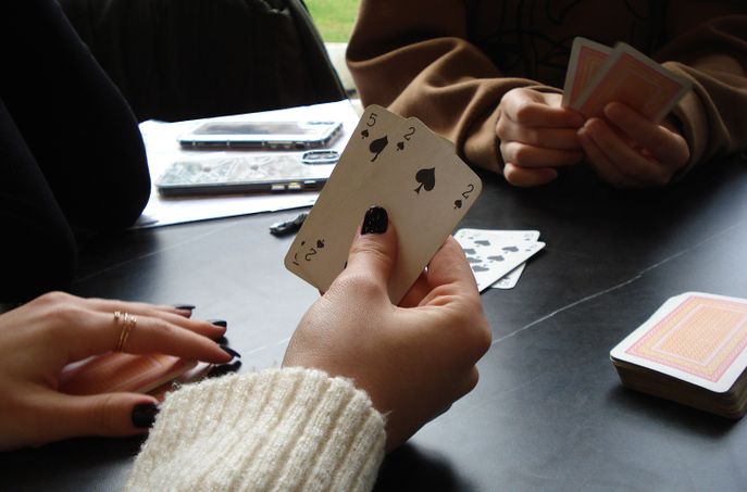 Online Casino: Spielautomaten und Live-Spiele im Überblick