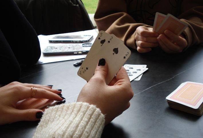 Online Casino: Spielautomaten und Live-Spiele im Überblick