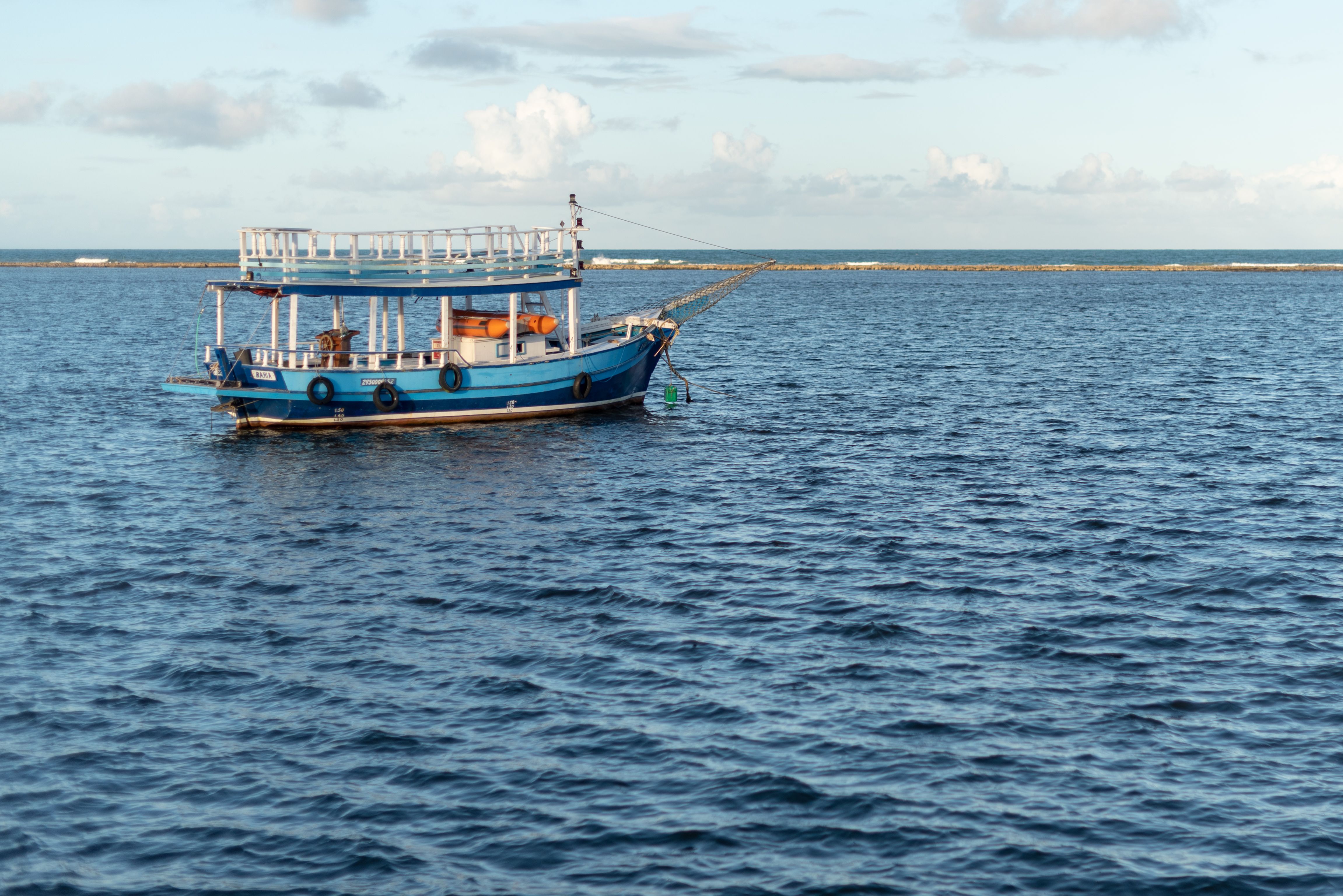 How to Anchor a Boat Safely: Complete Step-by-Step Guide