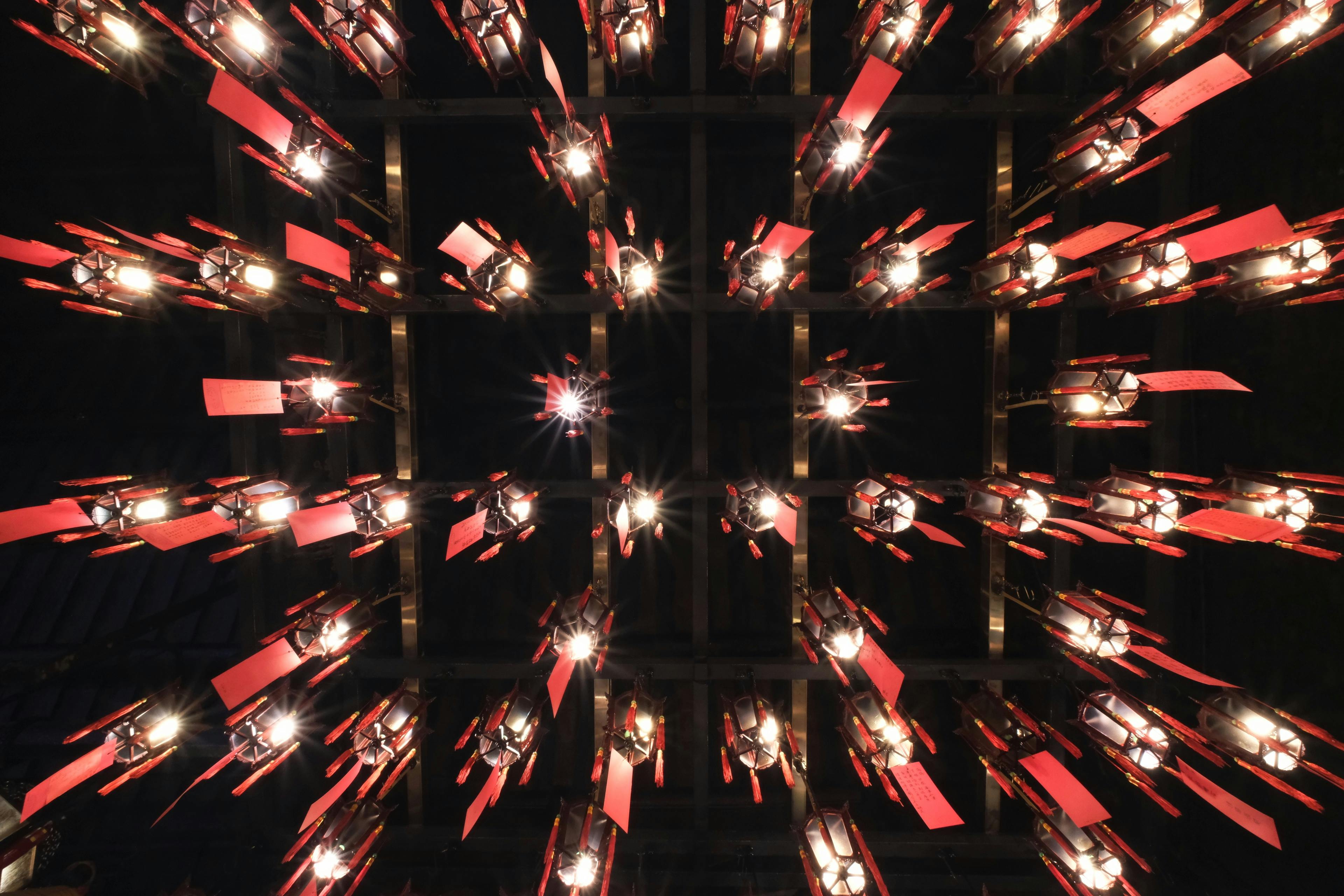 財經：金價連續七周上漲 明年有望突破5000美元大關