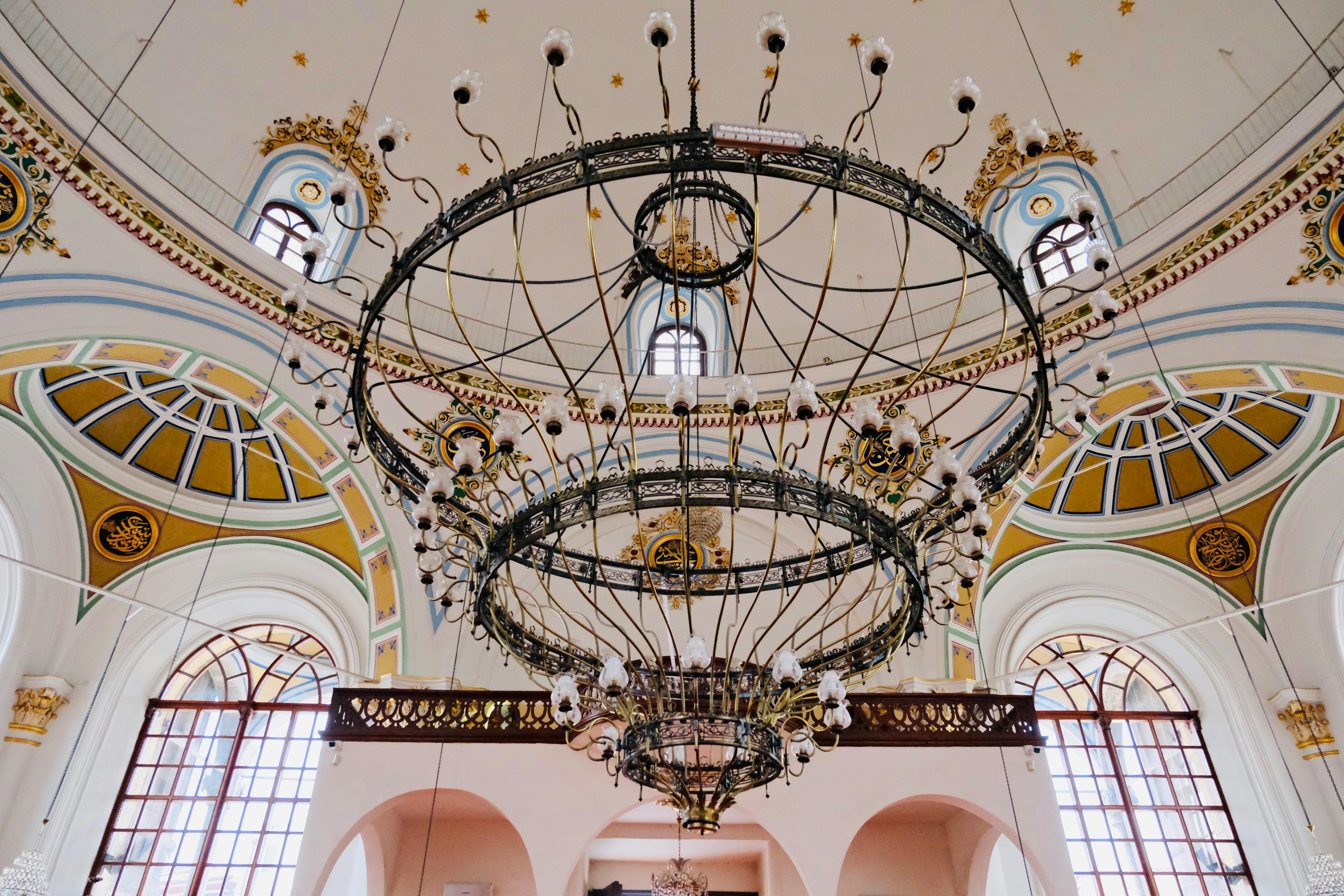 財經：金價連續七周上漲 明年有望突破5000美元大關