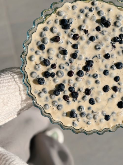 Free Top-down view of creamy blueberry pie filling in a glass dish, ready for baking. Stock Photo